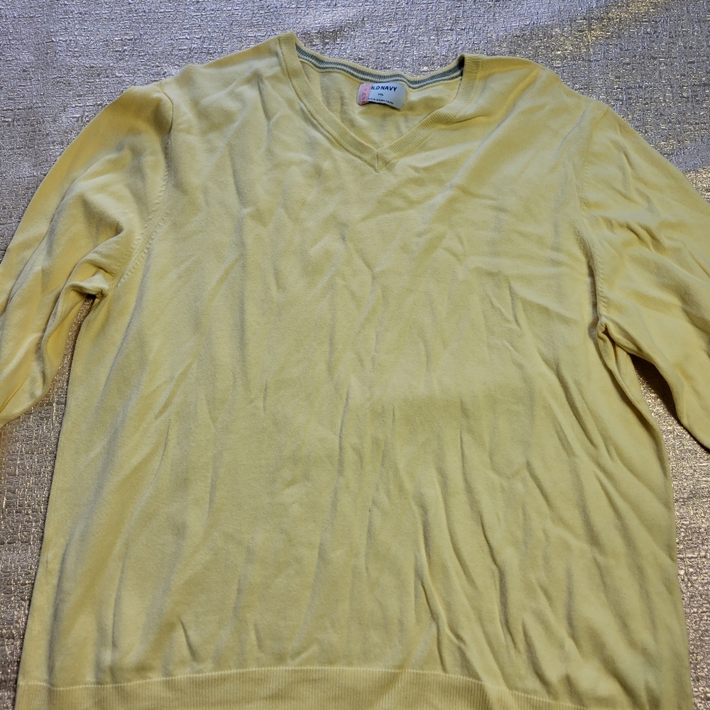 Casual yellow sweater